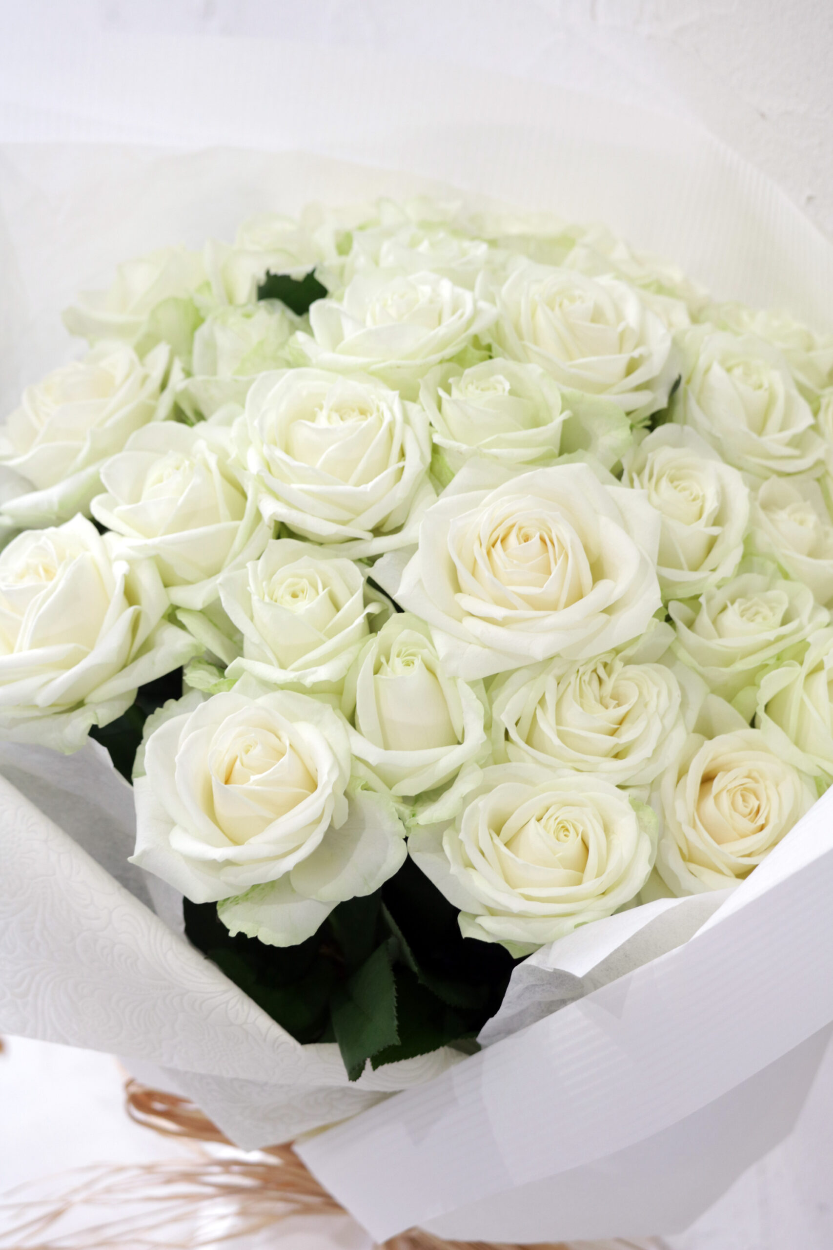 ホワイトデー 白いバラの花束 | フラワーギフト・プレゼント｜フラワー 